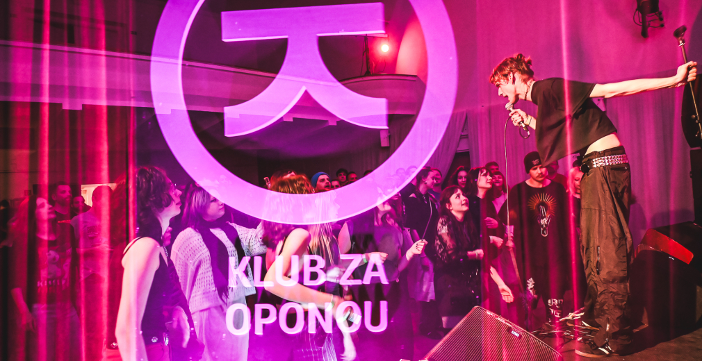 Pomôžte nám udržať Klub Za Oponou aj v roku 2026